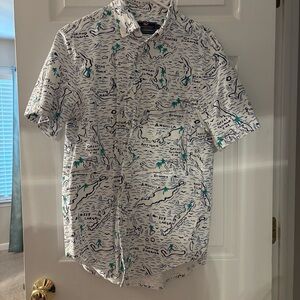 Vineyard Vines Men’s White Shirt with Blue and Green Island Print Medium